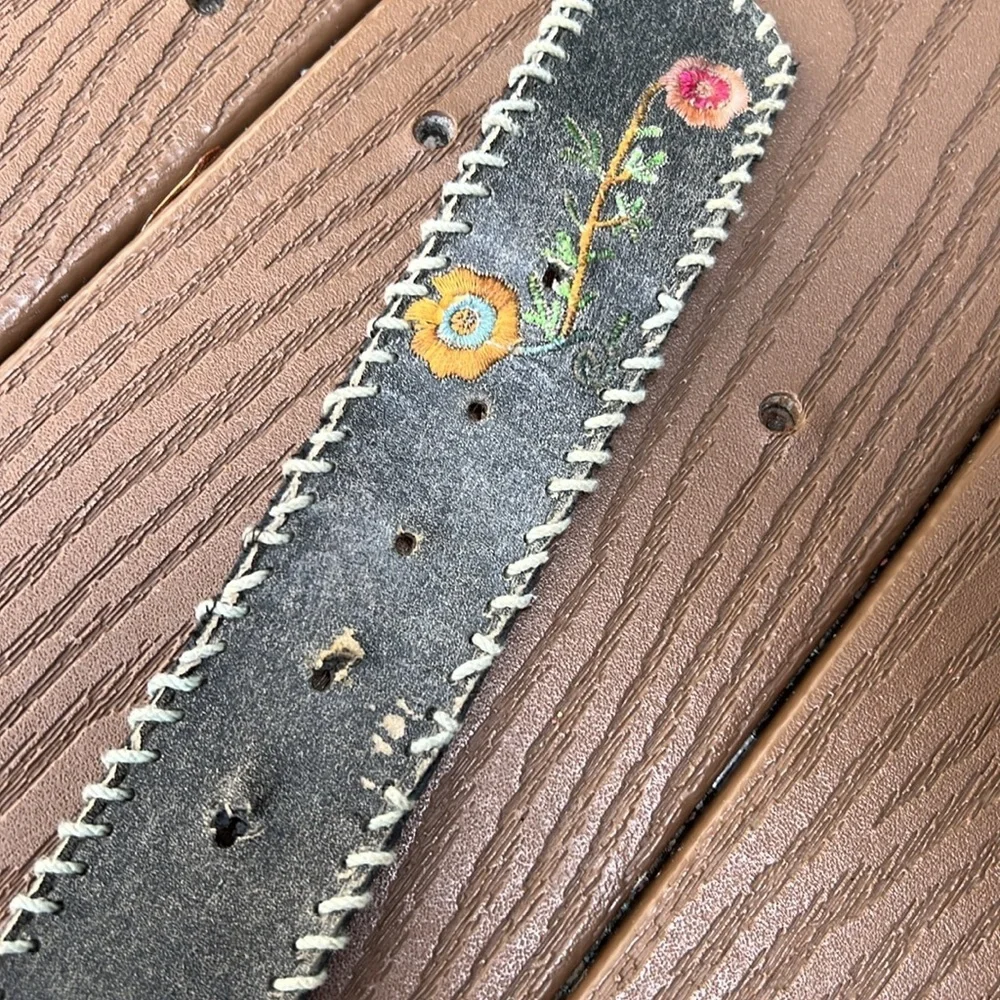 Gray faux leather floral embroidered children’s western belt